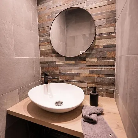 度假居 Proche Puydufou - Maison La Rouliere *