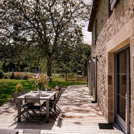 Proche Puydufou - Maison La Roulière Hébergement de vacances *