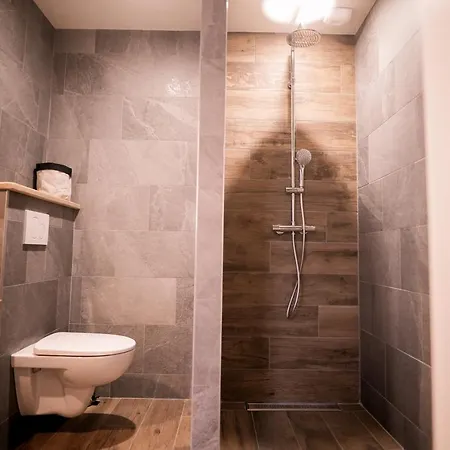 Proche Puydufou - Maison La Roulière *