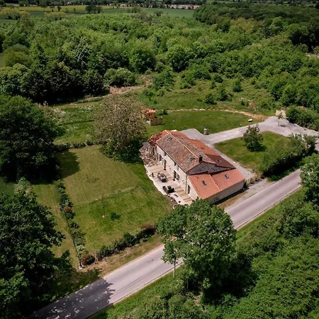 Proche Puydufou - Maison La Roulière Hébergement de vacances