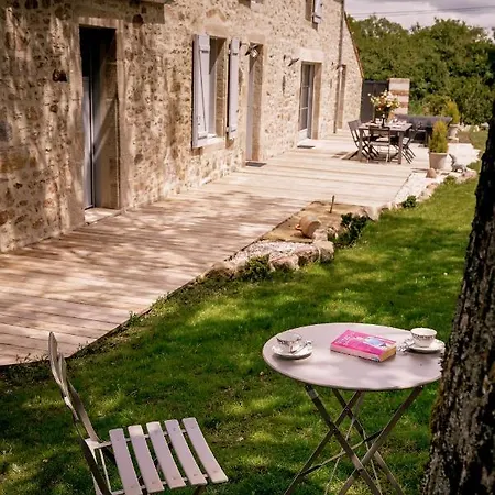 Proche Puydufou - Maison La Rouliere *