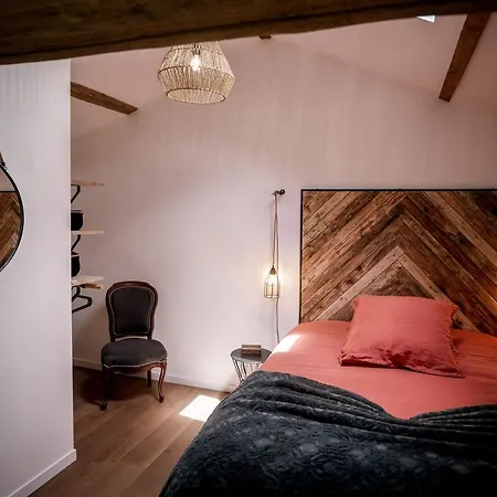 Proche Puydufou - Maison La Rouliere *