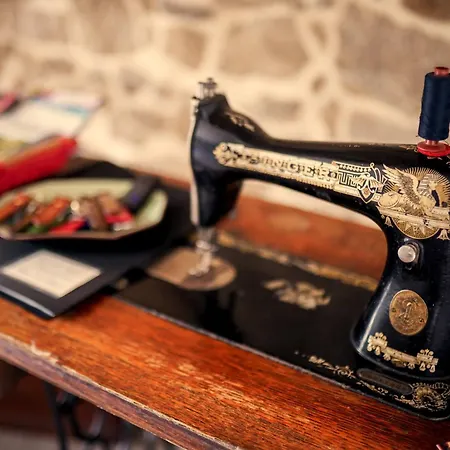 Proche Puydufou - Maison La Rouliere *