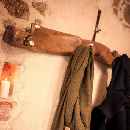 Proche Puydufou - Maison La Rouliere *